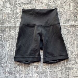 lululemon black wunder train biker shorts size 0 inseam 6